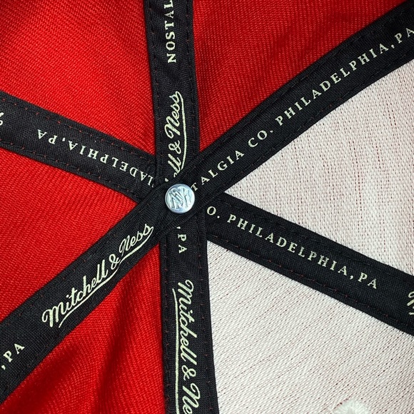 Detroit Red Wings Mitchell & Ness Hat - Picture 5 of 9